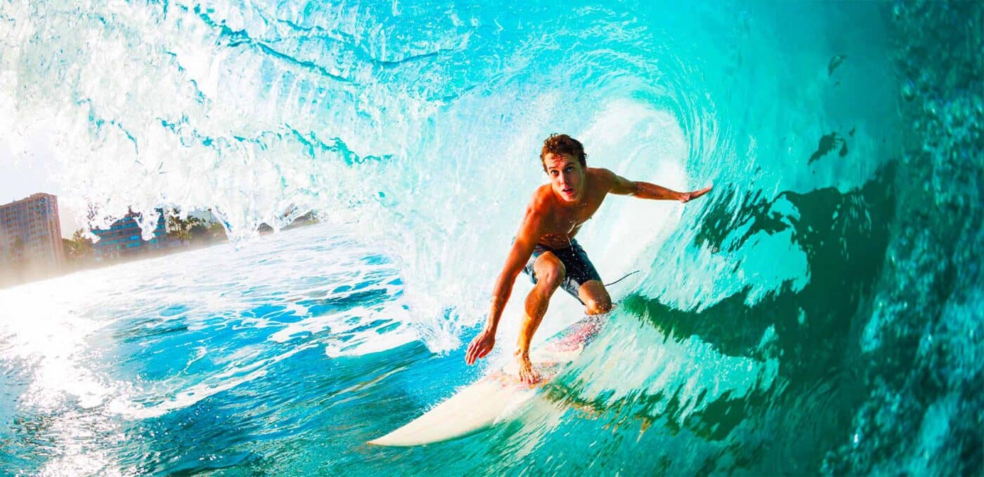 Mann surft